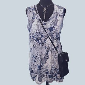 Westport 1962 Blue and White Floral Pleated Sleeveless Blouse – Size M